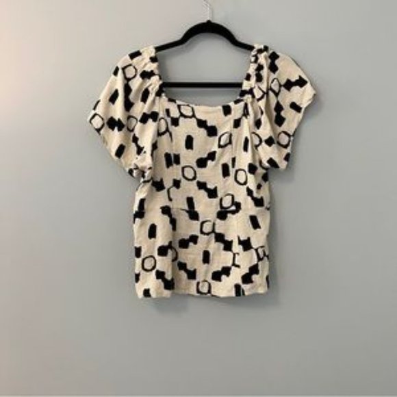 H&M Off Shoulder Cream and Black Geometric Print Top with buttons Size M Medium - Picture 2 of 4